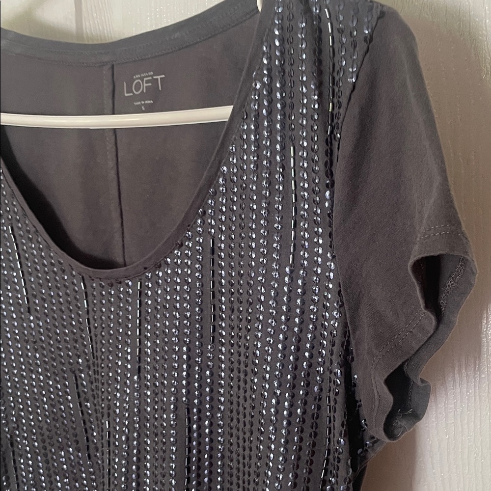 LOFT gray and blue Short-Sleeve Sequin Scoop Neck Top excellent preowned cond